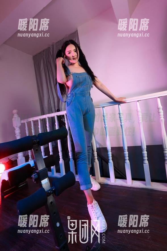GIRLT果团网-龚玥菲 GIRLT果团网 - 龚玥菲的居家写真,竟让我想写篇论文:布巾的重要性!