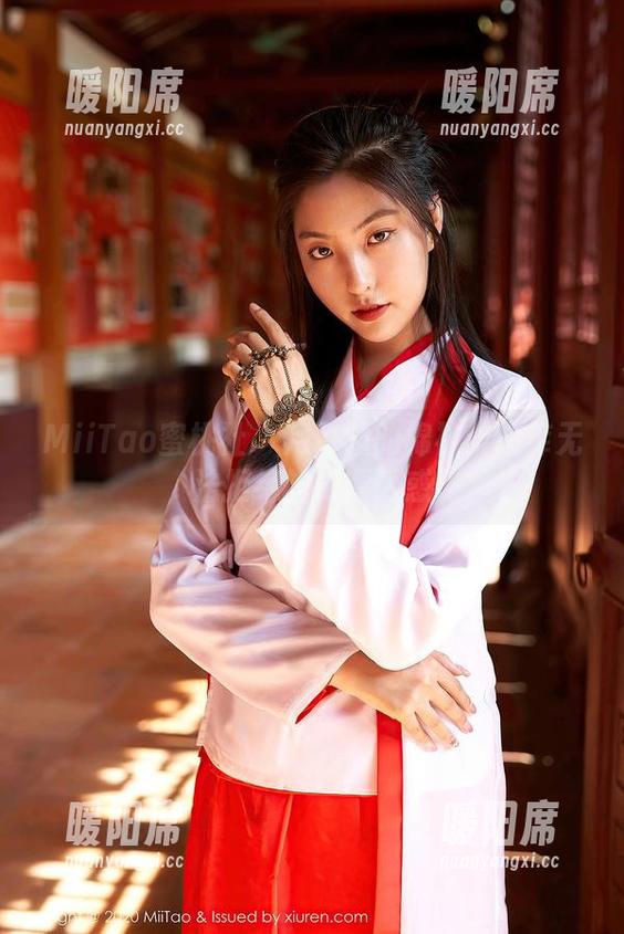 MiiTao蜜桃社-月音瞳 MiiTao蜜桃社 - 月音瞳的棉袜:图库无法拒绝的资源诱惑