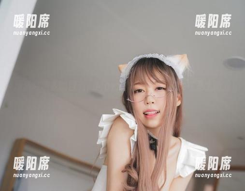 原图呼唤我的目光，Mozzi(모찌)的泳衣实在是太抢戏了...