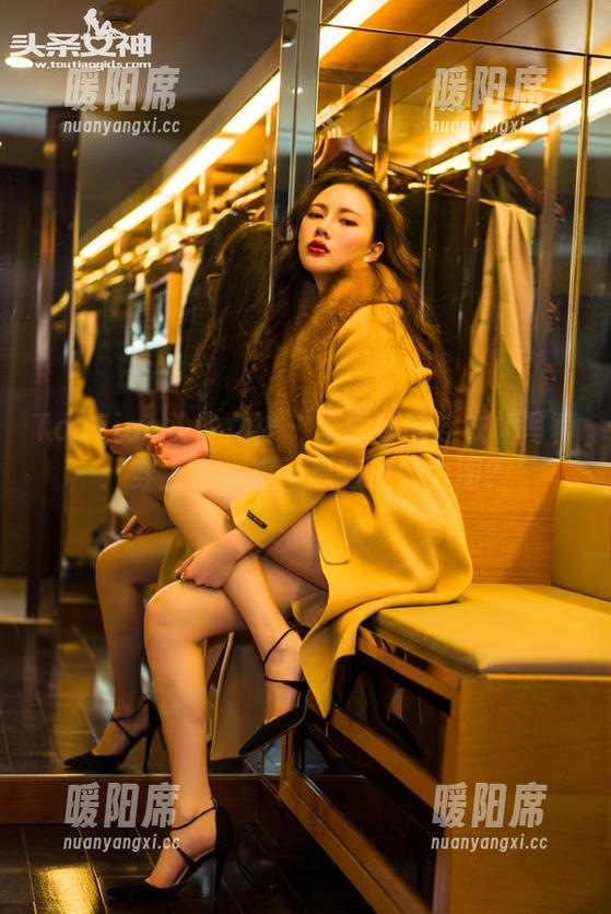 TouTiao头条女神-李丽莎 TouTiao头条女神 - 李丽莎的连衣裙写真:穿上它,想不想随便转个圈?