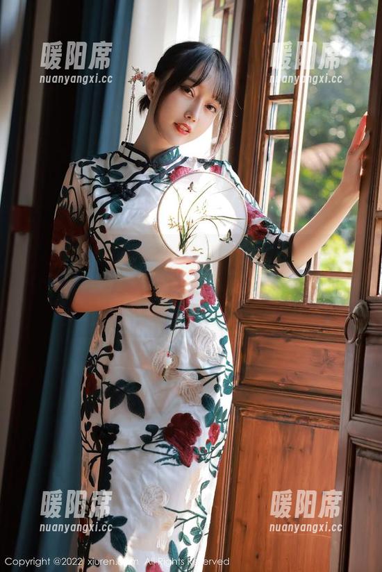 Xiuren秀人网 - Angela小热巴高跟鞋的免费图包——穿上它，你也能走出模特范儿！