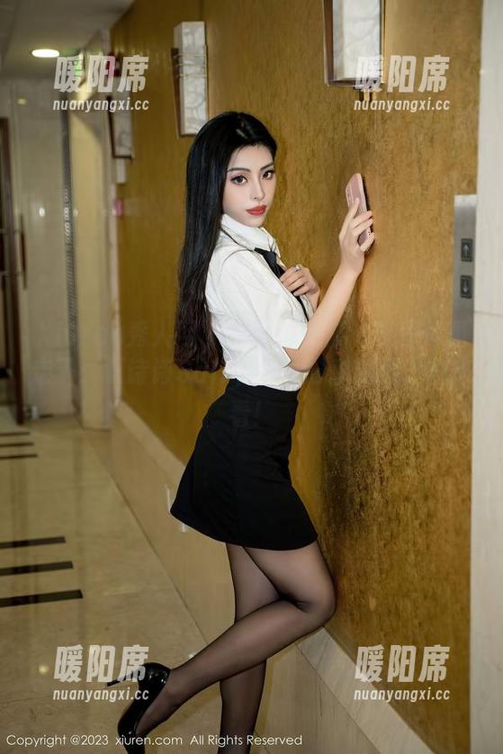 Xiuren秀人网-夏诗诗Sally Xiuren秀人网 - 衣服都快被这张图片吸走了:夏诗诗Sally的JK分享时间,快来看!