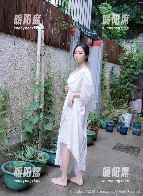 Xiuren秀人网 - 免费领取小夕Kitty的牛仔裤写真，眼睛要亮起来哦！