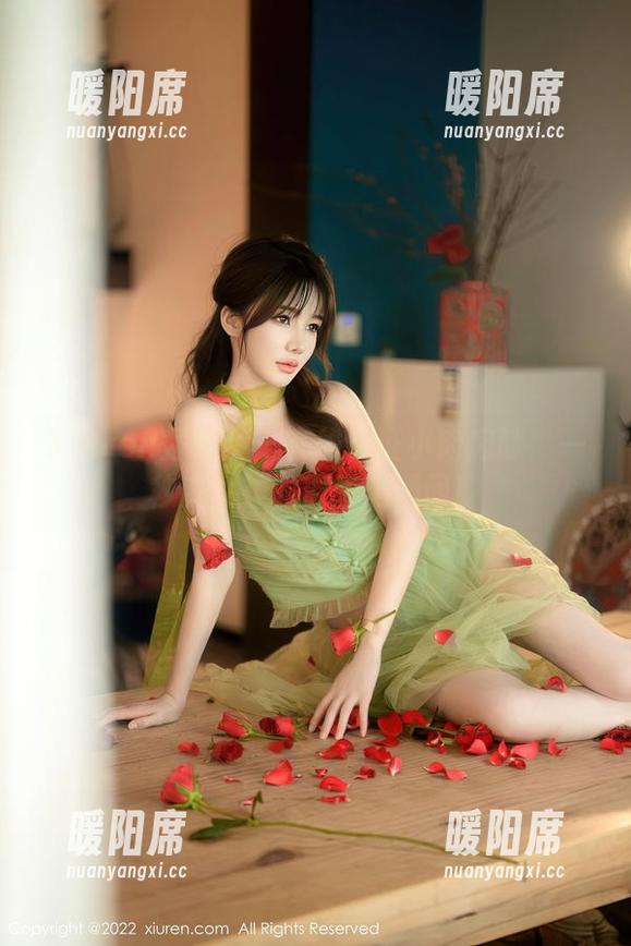 Xiuren秀人网 - 在线见证小肉肉咪：一秒变女神的原图沟通间！