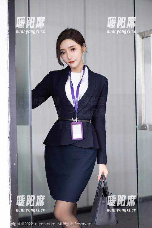Xiuren秀人网 - 田冰冰比基尼全套：一边欣赏她的身材，一边想这海滩能不能开个自助餐！