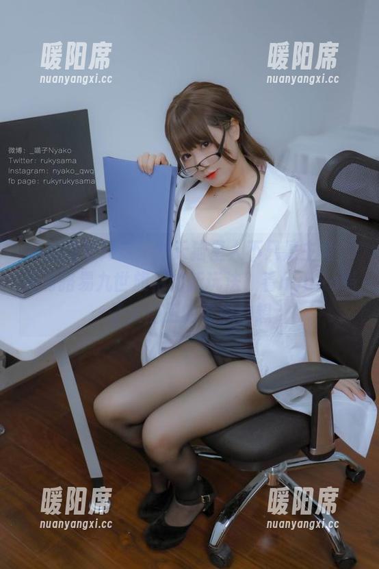 nyako喵子大魔王 私拍图包开启,今天猫星人不只是主角,还有路易九世旗袍的新玩法,看nyako喵子大魔王的奇思妙想