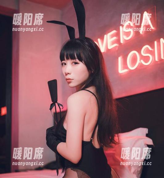 不知不觉陷入usejan蓝蓝女王的写真资源，她的眼神真魔力！