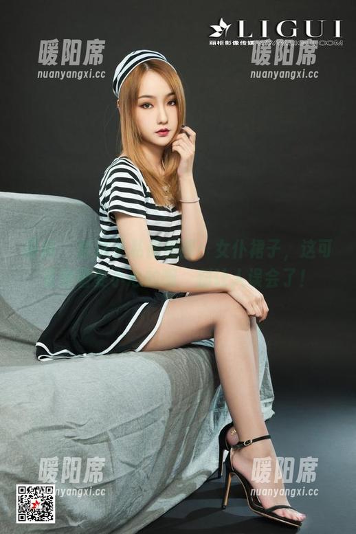 丽柜-奈沐子 丽柜 - 奈沐子私房美图:女仆裙子,这可是穿着要小心的啊,别让人误会了!