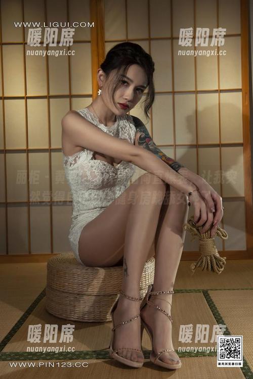 丽柜 - 黄芬的图片原图简直爆表，让我突然觉得自己该去健身房跪舔女神了！
