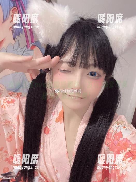 在佳佳酱ovo的微博溜达，发现36套写真搞定了我的审美！