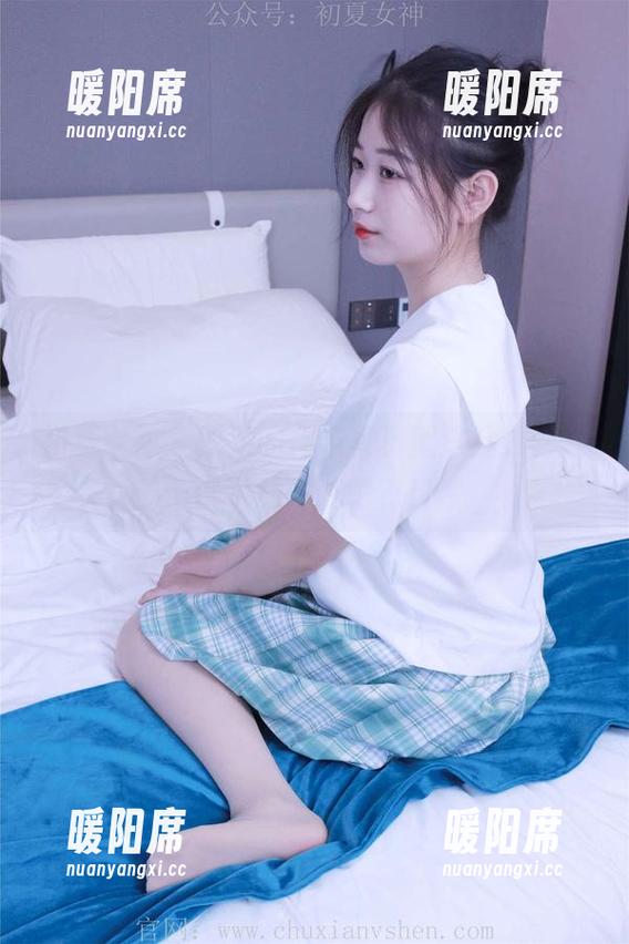 初夏女神-双双 初夏女神 - 双双的周末写真就这劲儿,尝试下载一试吧?!