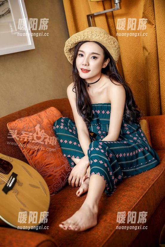 头条女神 - 图册展现Coco的浴缸时光，云淡风轻，水面下却思绪万千，真奇特。