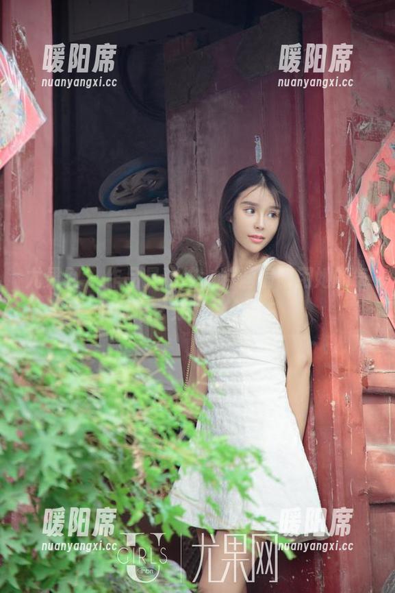 尤果网 - 作品是豹纹，若涵偏偏用她的气质把它穿出了个性。