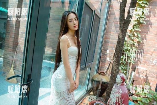 尤果网-飞Angelababy 尤果网 - 飞Angelababy的新作上线,礼服样式,我只能摇头叹气——这也太有趣了吧。