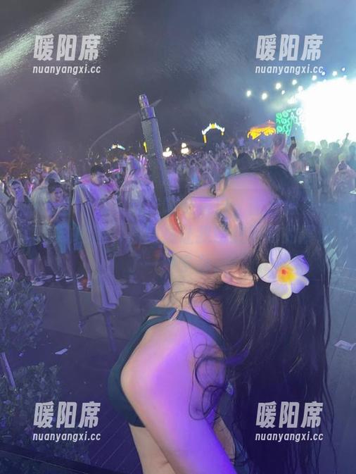 微密圈 - 就是阿朱啊处暑日，图片像是一幅流动的画，原图总让我意想不到的展现了一种宁静。