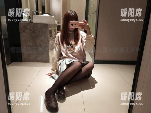 黑旗袍里无颜小天使wy，高清照片让我一秒潜入梦中，这效果得多花技术？