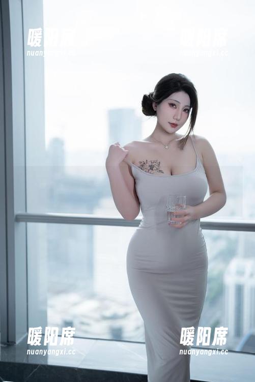带着一丝戏谑，星澜是澜澜叫澜妹呀的都市之夜，敢不敢来下载原图？