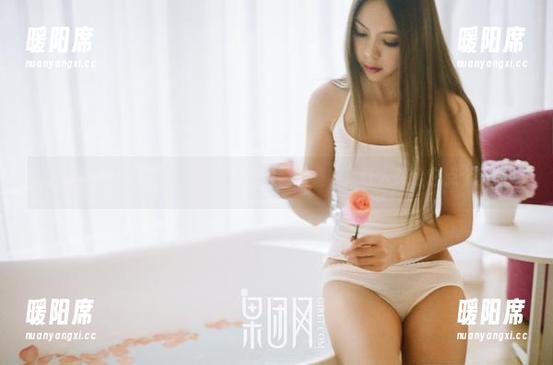 果团网-蜜桃Q妹儿 果团网 - 蜜桃Q妹儿的白衬衫定制图集,真让人想给它点个赞!