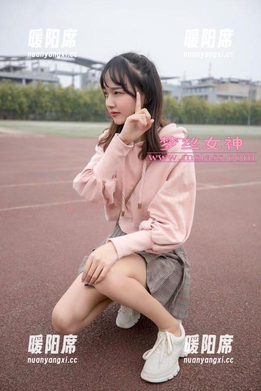 梦丝女神-灵唯 梦丝女神 - 灵唯在睡衣里晃悠悠的样子,谁能不图包这几张美图呢?