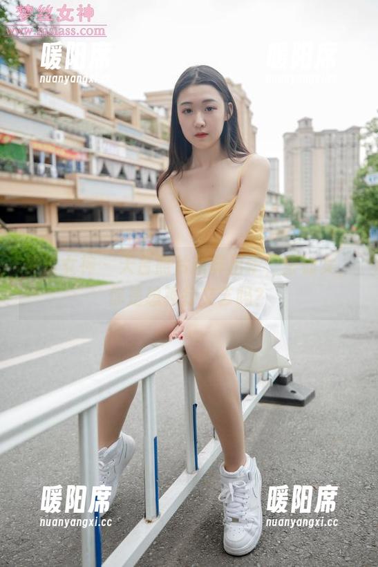 梦丝女神-莹仙女 梦丝女神 - 天台照片新鲜出炉,莹仙女,你是想强行文艺吗?