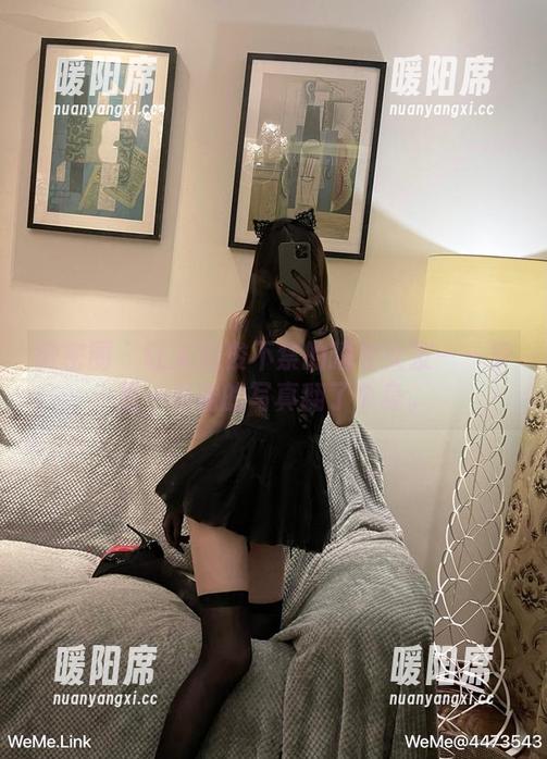 梦里一只喵 微密圈 - 让人忍俊不禁的睡衣女友——梦里一只喵的写真翻了个身。