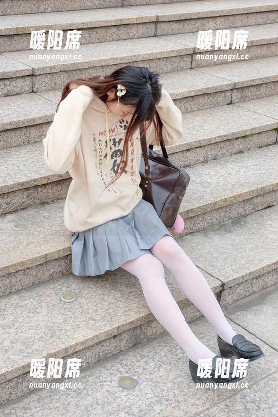 森萝财团：清新内衣的“游歌”写真，真让人目不转睛啊！