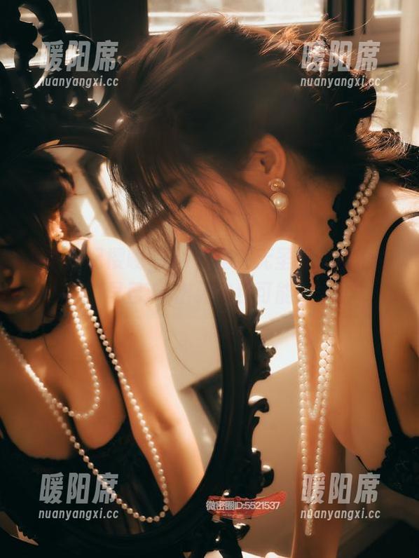 樱晚gigi 吊带搭配樱晚gigi,虽然无圣光,但心中早已YY出无数种可能。