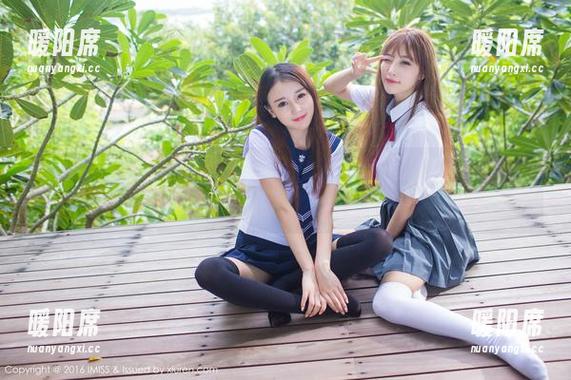 爱蜜社-乐薇Vivi 爱蜜社 - 合集581:乐薇Vivi女仆的幕后花絮,哈哈,她真能和猫咪合拍!