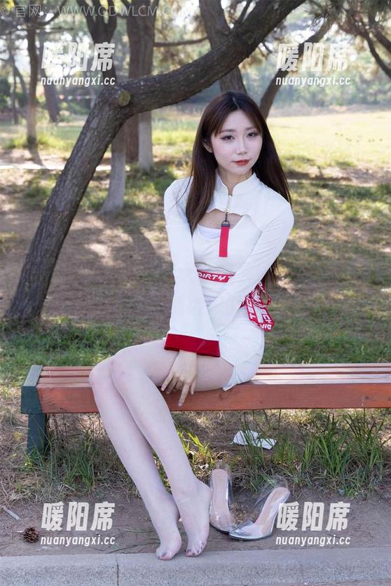物恋传媒-菜菜 物恋传媒 - 这个夏天,我选择菜菜和她的泳衣写真,免费给你们来个福利!