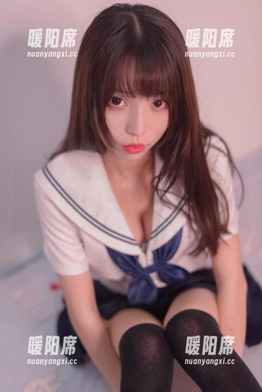 不得不说，白易子教主的高叉毛衣美图分享真是个吸引人的存在，值得研究的课题！