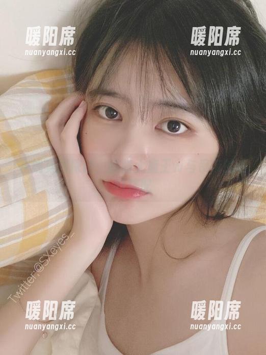 在线美图探讨：眼酱大魔王w与吊带的奇特搭配
