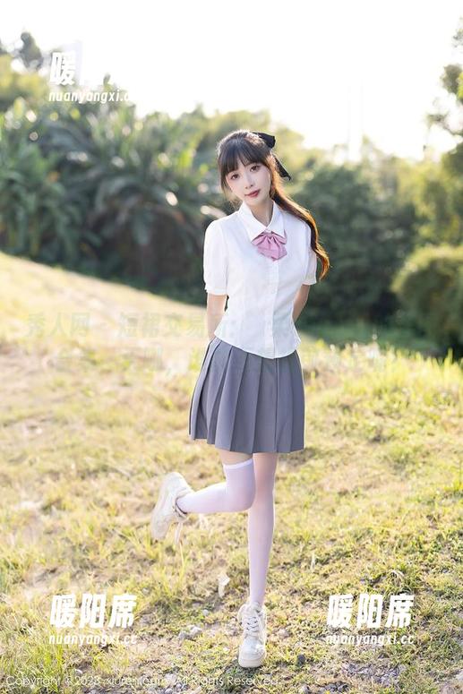 秀人网 - 短裙交易所：媃柔rourou的美图合集，天哪，谁能不想提前预定呢？