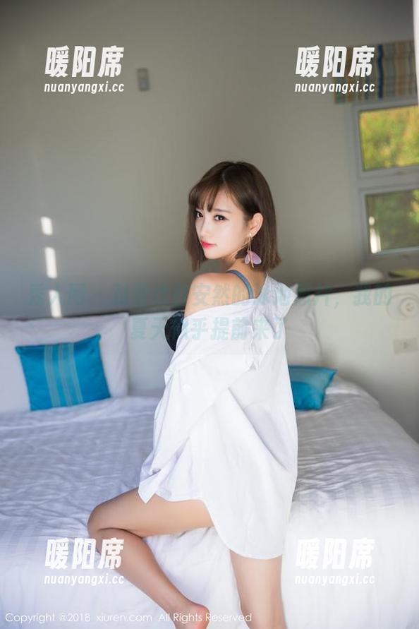 秀人网 - 对着这些安然的泳池照片，我的夏天似乎提前来了