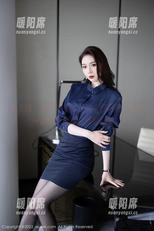 秀人网 - 写真中安然儿的牛仔美腿，随手一拍都是天真烂漫的感觉。