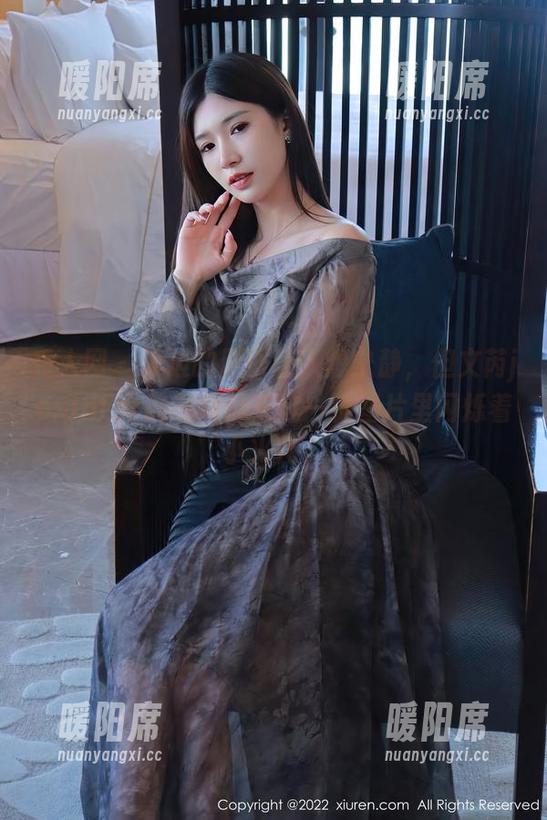 秀人网 - 海边的原图让人想宁静，但文芮jeninfer的气质都在这一张图片里闪烁着小火花。