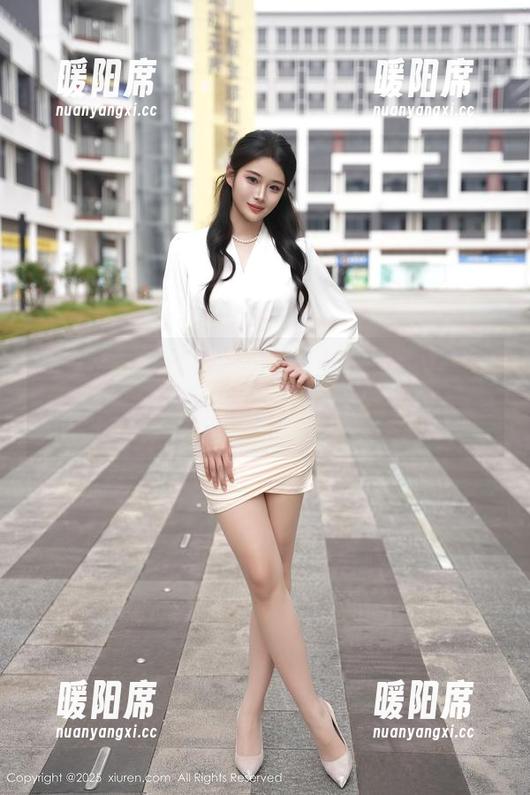 秀人网-葛征 秀人网 - 修长美腿黑丝,如此优雅,葛征女王无敌了!这组写真刚好满足你的好奇。