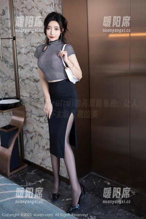 秀人网-蕊蕊ruirui 秀人网 - 蕊蕊ruirui的高跟鞋私拍:让人不太敢直视的美