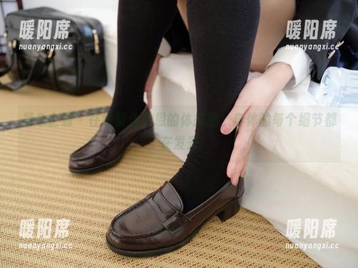 紧急企划 - 在线聚焦小恩的体操服，身体的每个细节都在发光