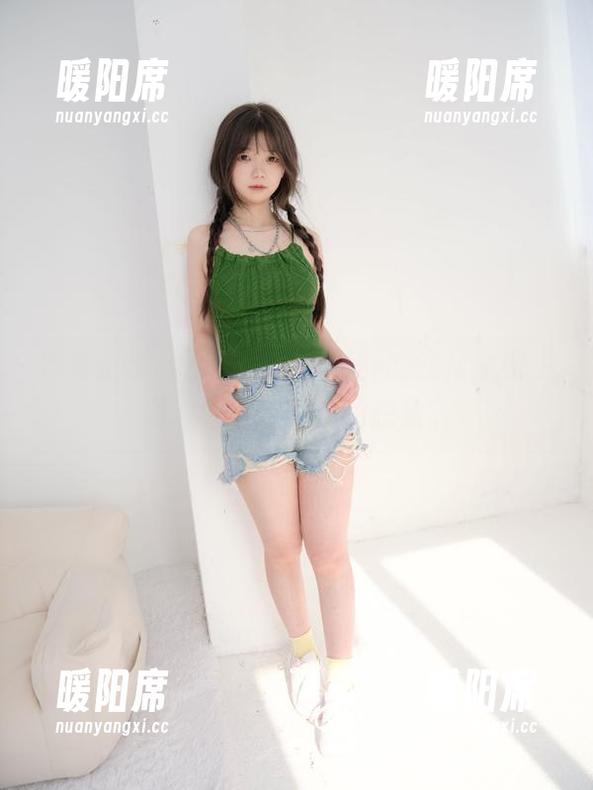 紧急企划-林书辞 紧急企划 - 图片里,林书辞的红裙摇曳生姿,催动着肆意的想象。