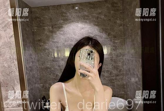 微密圈 - 脸红Dearie在这身黑色套装里闪耀：这张图片干脆成了我的心头好