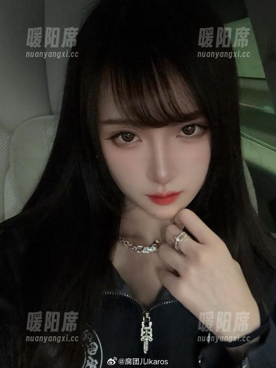 腐团儿Ikaros 每一针毛衣都在诉说,腐团儿Ikaros无圣光下的别样温暖。