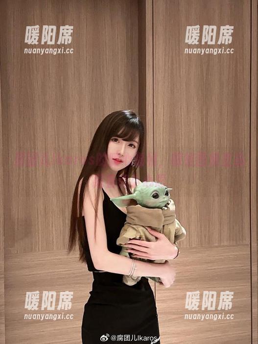 腐团儿Ikaros的暖心福利，御姐图集里总藏着点小心思