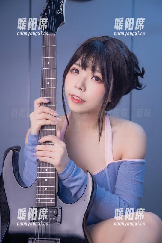 自闭颜球球 自闭颜球球的最新图集:素足出镜,香味扑鼻(咳咳,是地板的味道)!