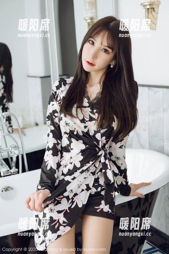 花漾show-葛征Model 花漾show - 纯透明?不,是葛征Model的美图精选!快来见证这迷惑的“裸奔”!