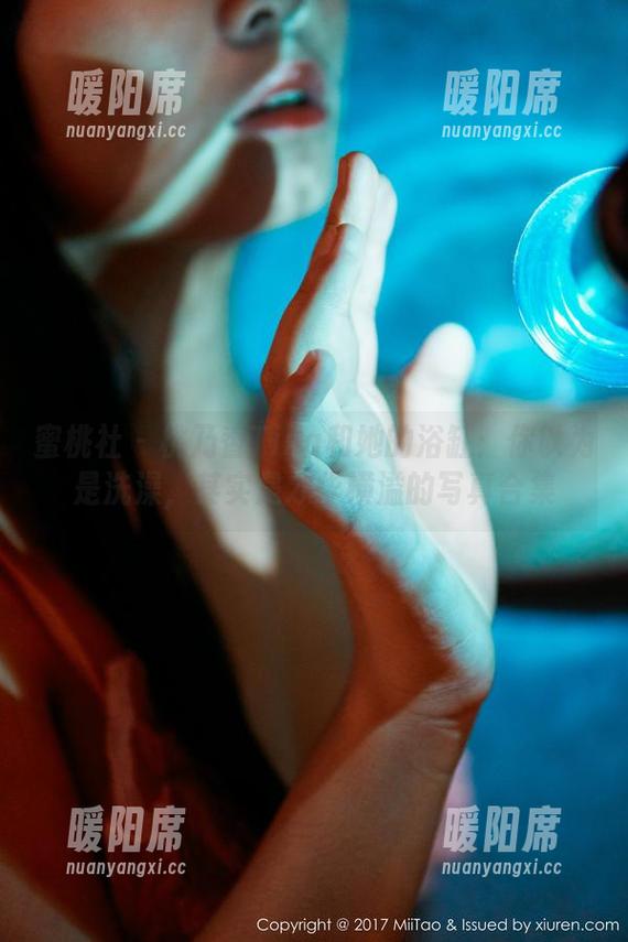 蜜桃社 - 桃乃香Tina和她的浴缸：你以为是洗澡，其实是才华横溢的写真合集