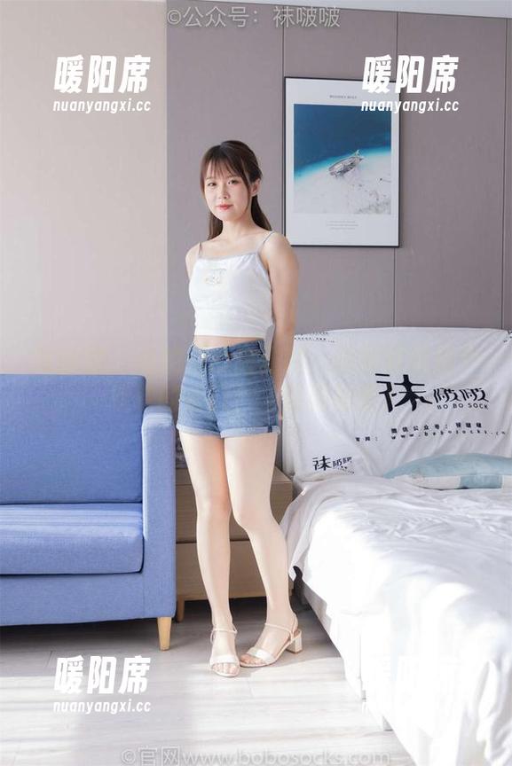 袜啵啵 - 私拍里的甜甜圈：制服其实是个软软的借口？（懂得都懂）