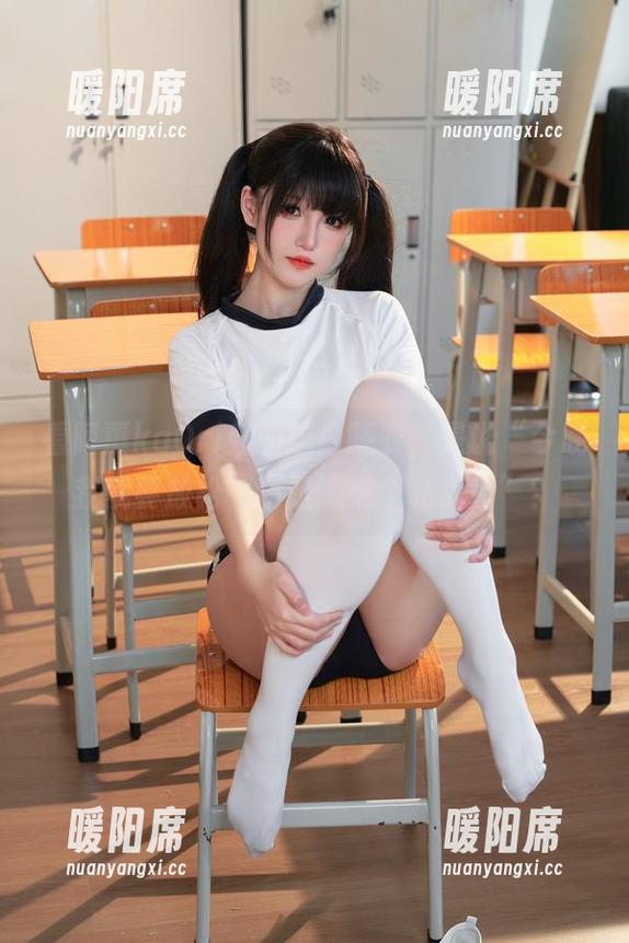 阿薰kaOri 看阿薰kaOri穿的这身睡衣,是说“今晚我就要放松”还是“来个私房秀”?