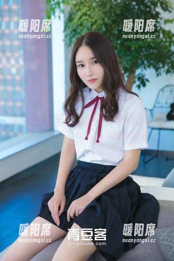 青豆客 - 下载杨漫妮的套装写真集，你会意识到‘忙碌’其实是一种很美的状态