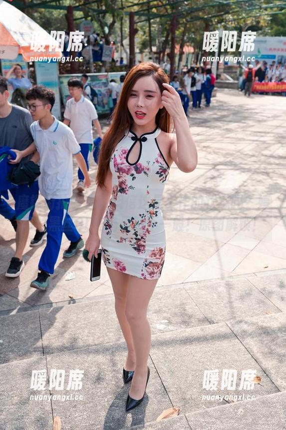魔镜街拍-婷婷 魔镜街拍 - 你敢相信这是工作的状态吗?婷婷的黑丝OL气场果然不一般!原图解锁!