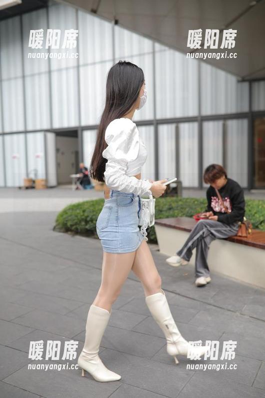 魔镜街拍 - 这是艾小青的纯白美图，精选自盛满奶油的梦，要不要上点草莓酱？